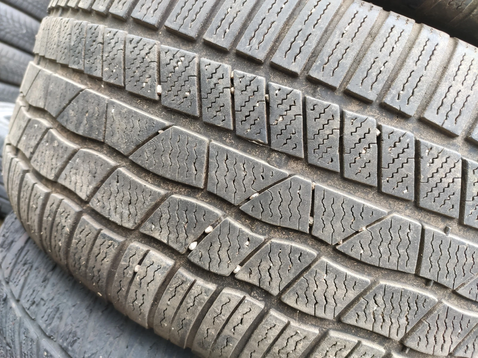 Гуми Зимни 285/45R20, снимка 3 - Гуми и джанти - 54174328