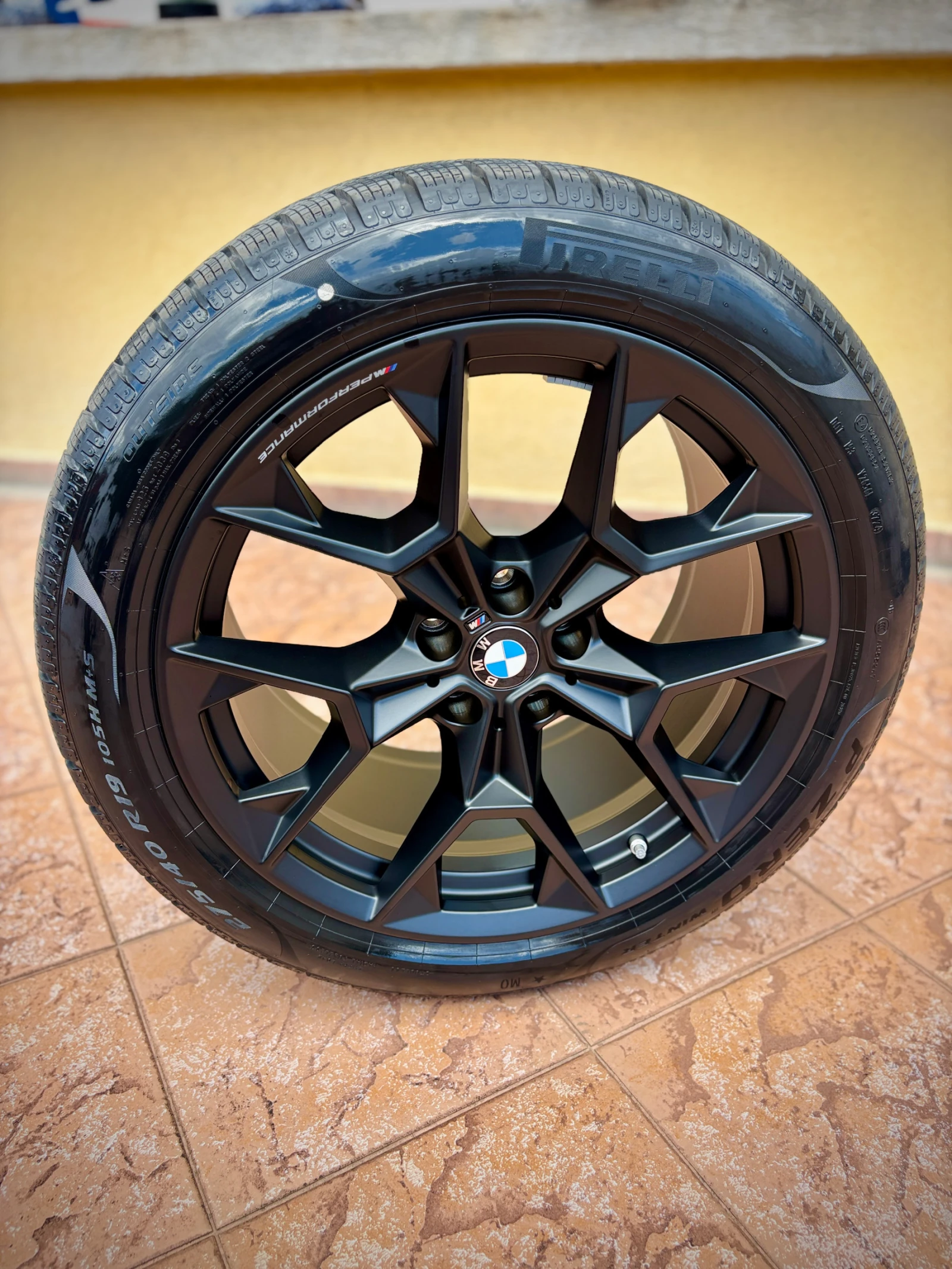 Гуми с джанти Pirelli 245/45R19, снимка 4 - Гуми и джанти - 55172418