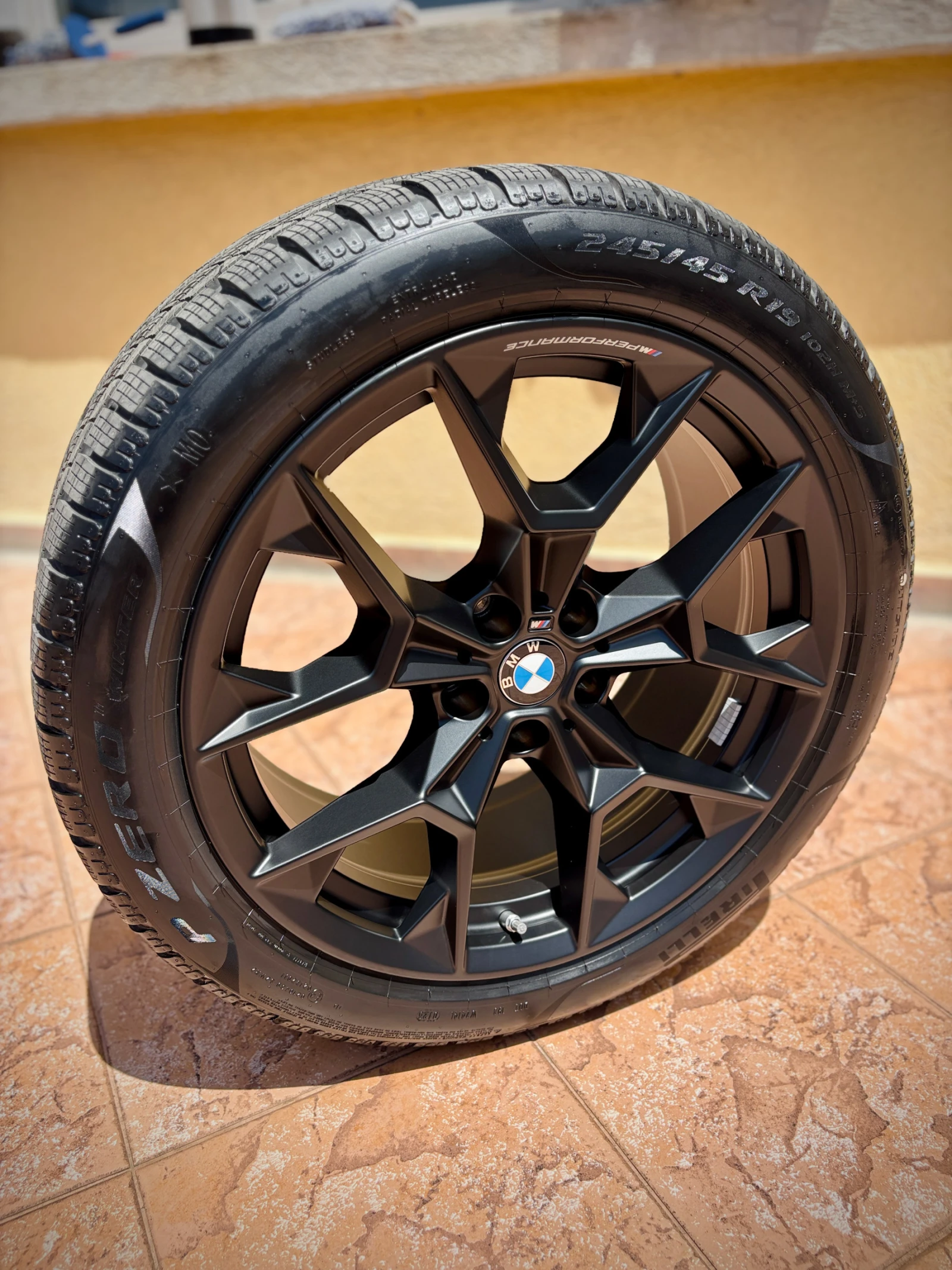 Гуми с джанти Pirelli 245/45R19, снимка 6 - Гуми и джанти - 55172418