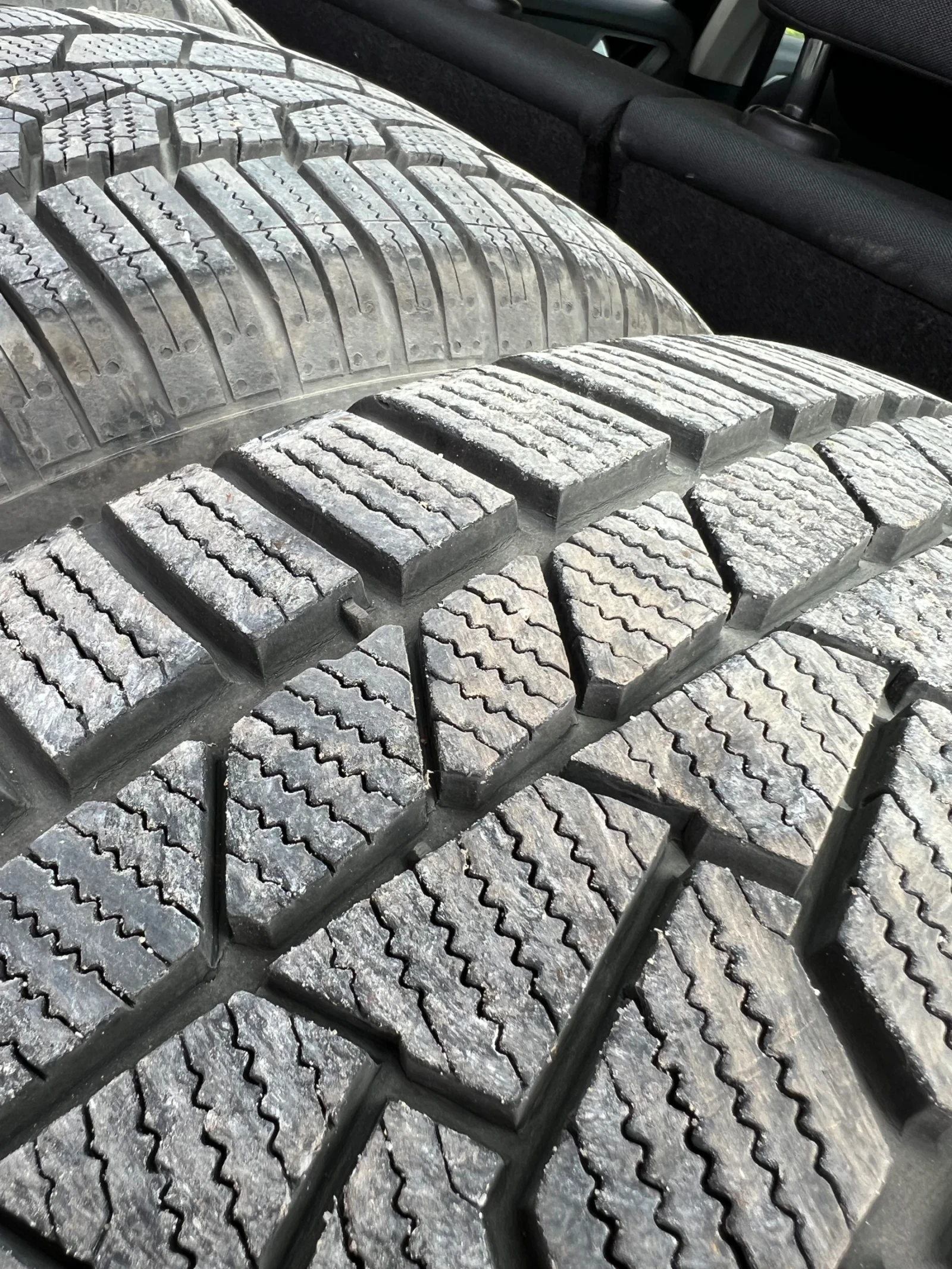 Гуми Зимни 205/60R16, снимка 3 - Гуми и джанти - 55965808
