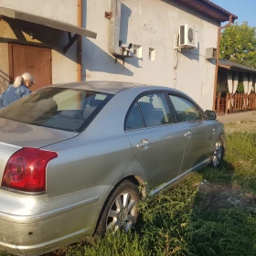 Toyota Avensis 2.2 d4d, снимка 2