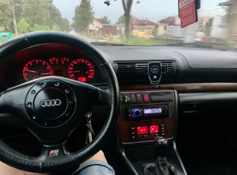 Audi A4 1.8T, снимка 4 - Автомобили и джипове - 47678380