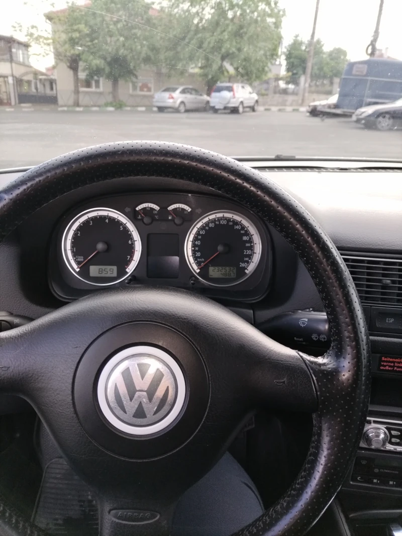 VW Golf 2.0i, снимка 6 - Автомобили и джипове - 48562503