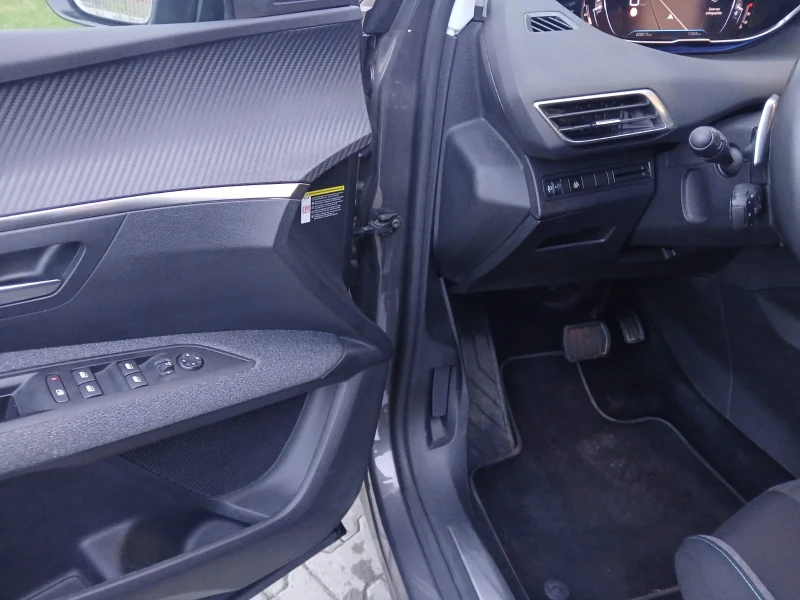 Peugeot 3008 1.5 130k.c Avtomat, снимка 15 - Автомобили и джипове - 52433419