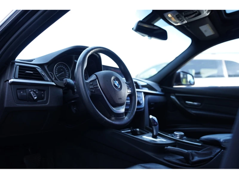 BMW 328 * АВТО КРЕДИТ* ЦЕНА ДО БГ * СЕРВИЗНА ИСТОРИЯ * , снимка 6 - Автомобили и джипове - 52696301