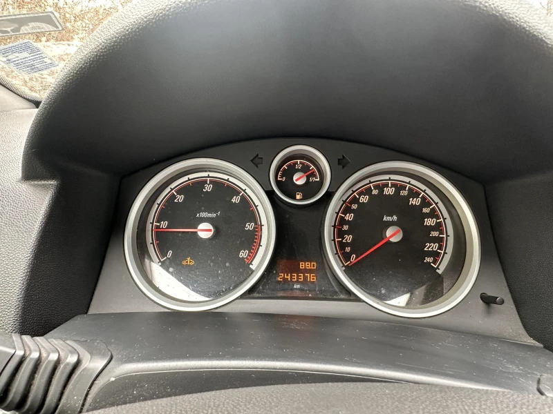 Opel Astra 1.9cdti 150hp, снимка 7 - Автомобили и джипове - 53034812