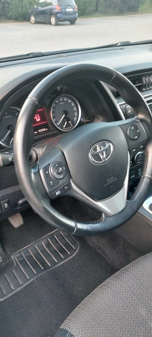 Toyota Auris, снимка 12 - Автомобили и джипове - 55225405
