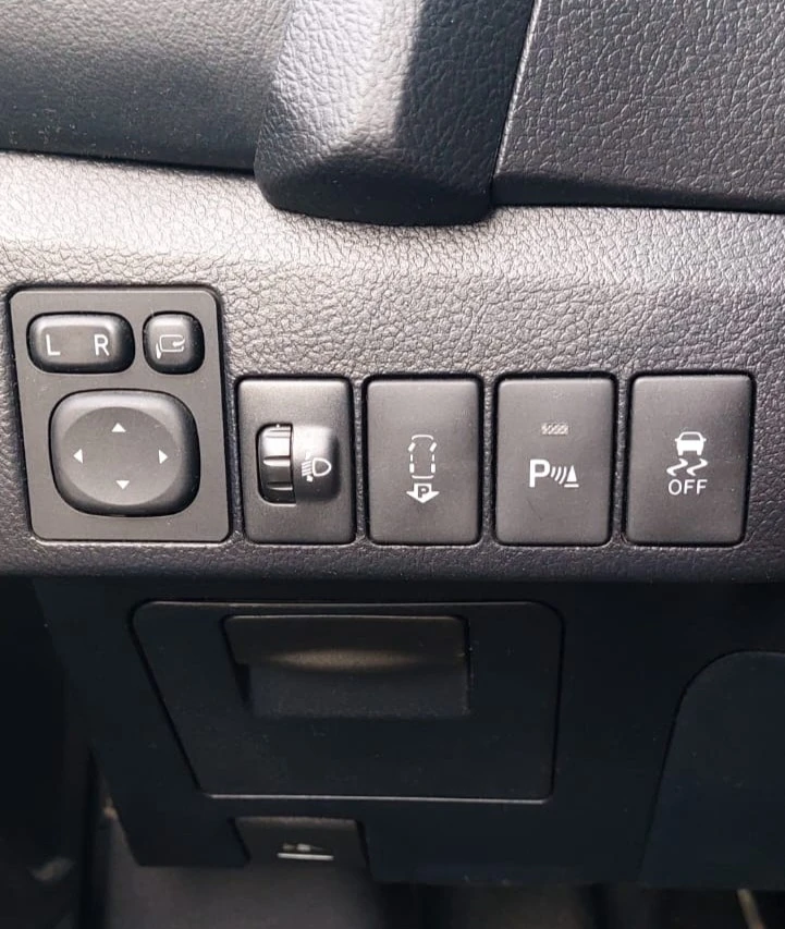 Toyota Auris 2.0 Diesel, снимка 17 - Автомобили и джипове - 55225405