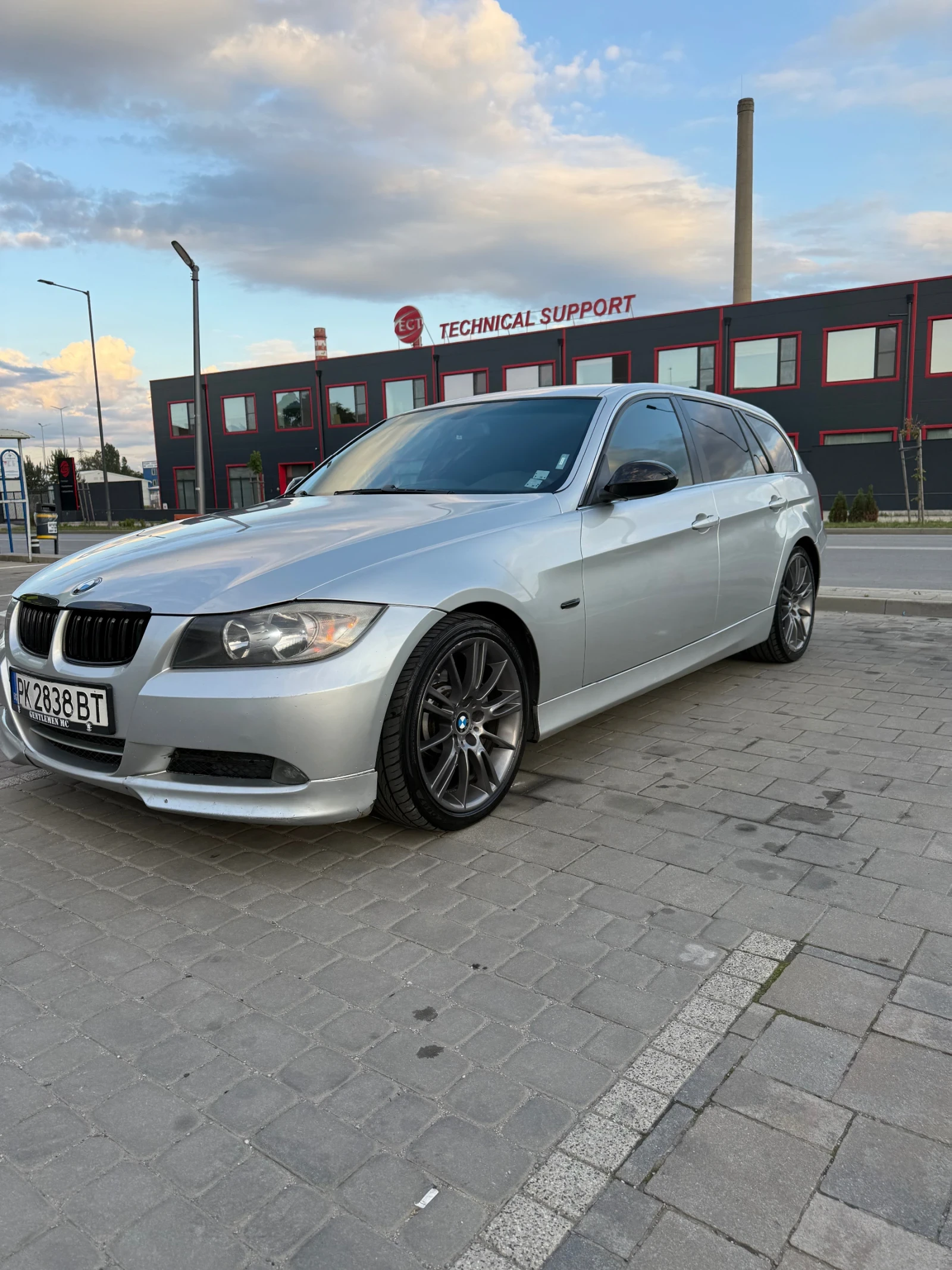 BMW 335 E91, снимка 1
