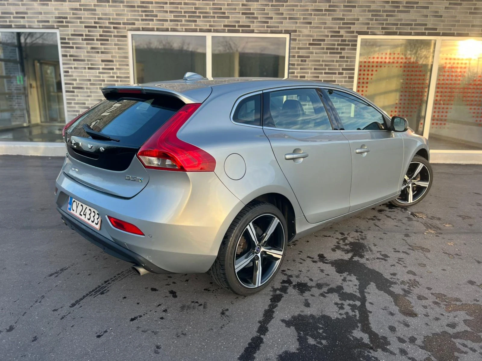 Volvo V40 2, 0 D3 150 hp AUTOMAT?C - изображение 4