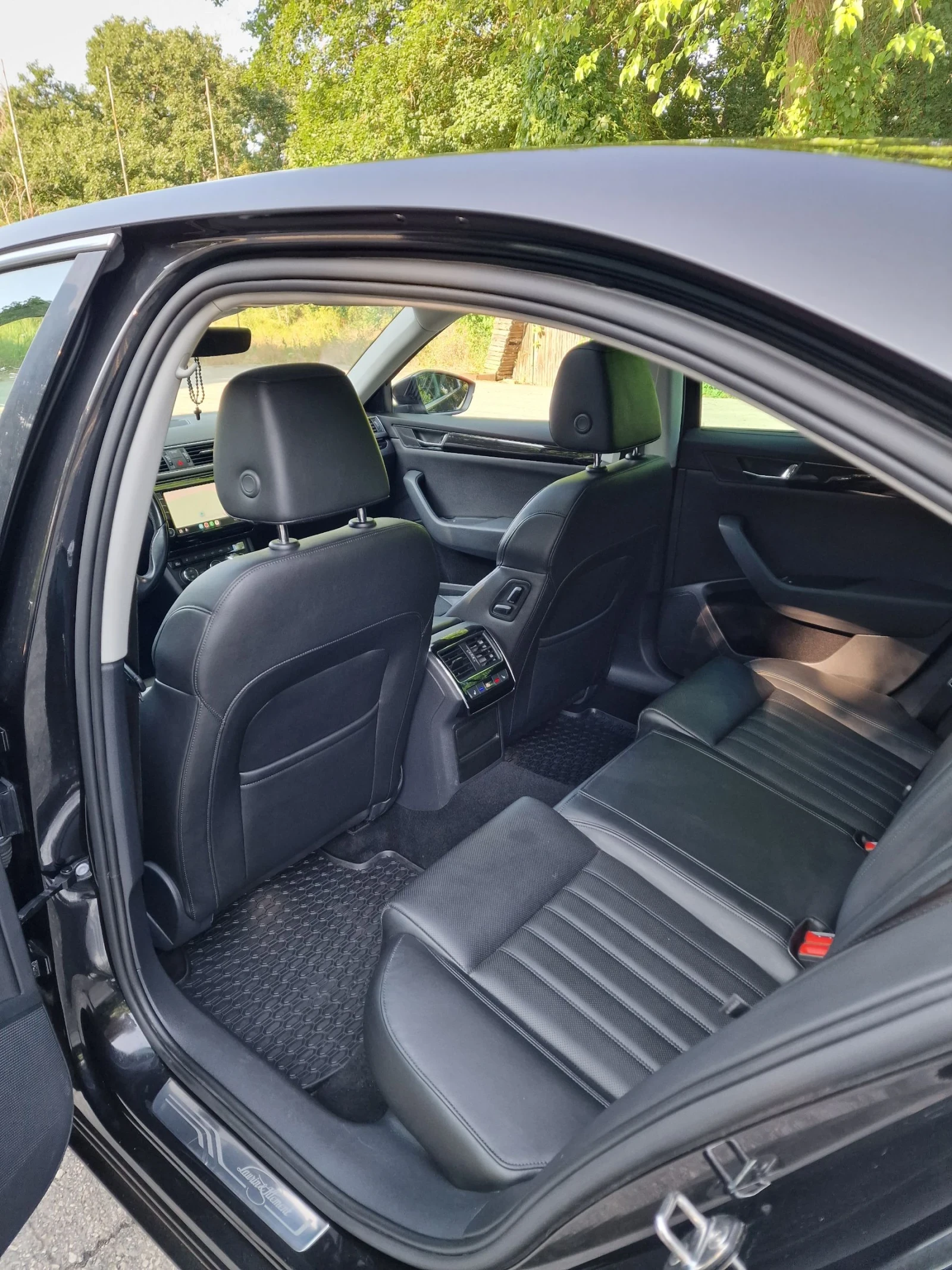 Skoda Superb 2.0TDI 4x4 L&K - изображение 10