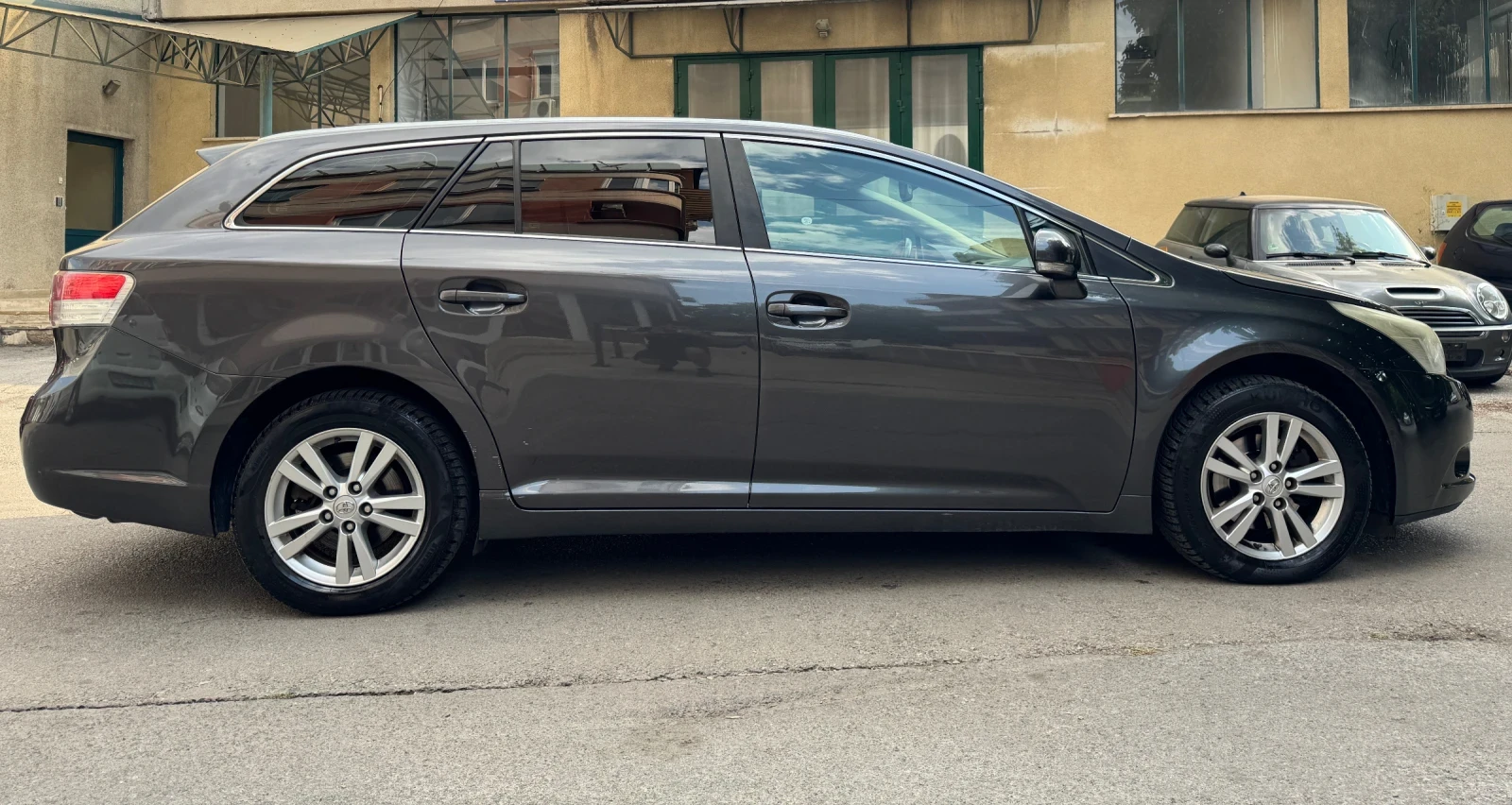 Toyota Avensis 2.0i, Автоматик, Навигация - изображение 5