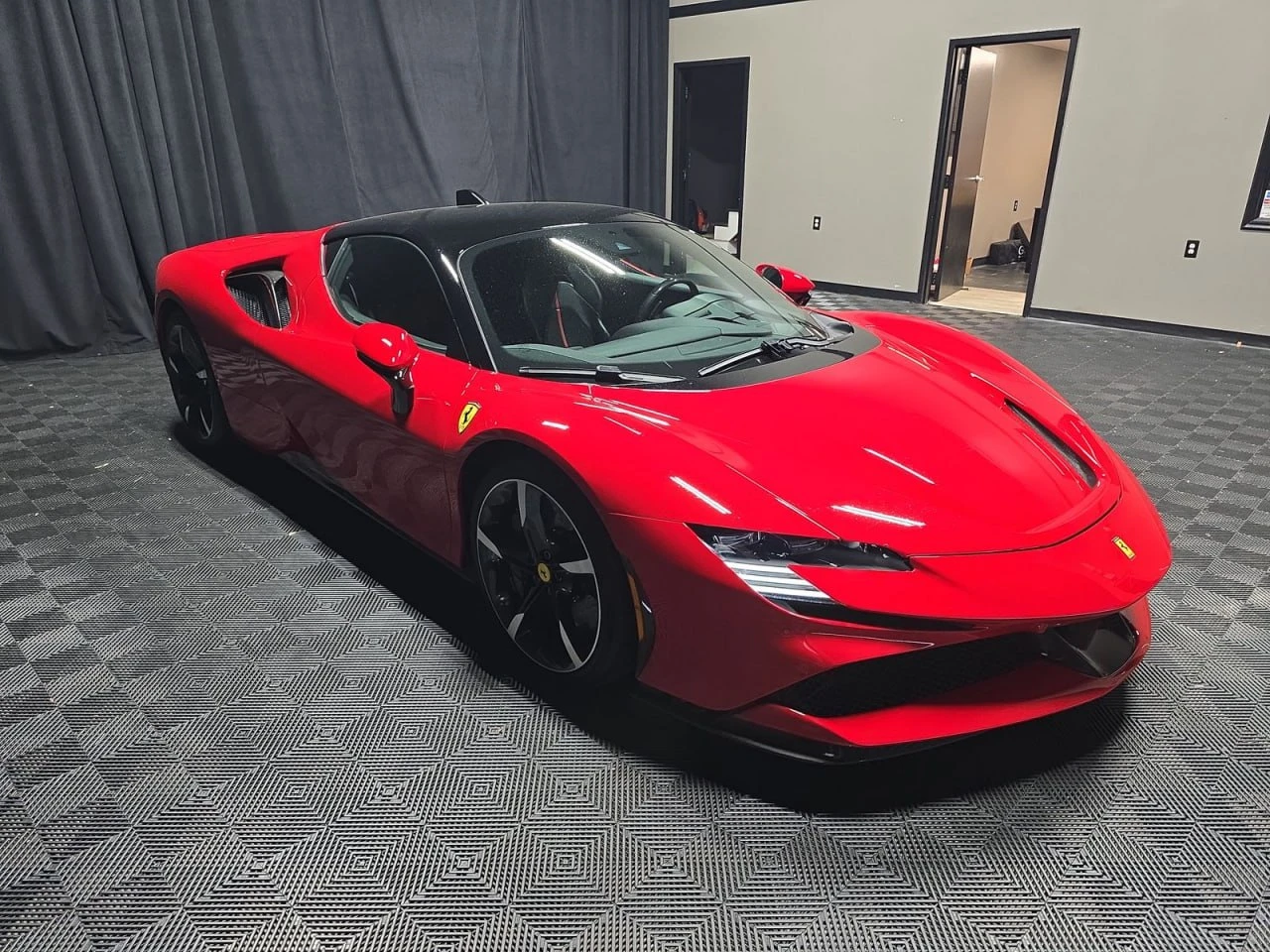 Ferrari SF 90 * Stradale* * CARFAX *  - изображение 3