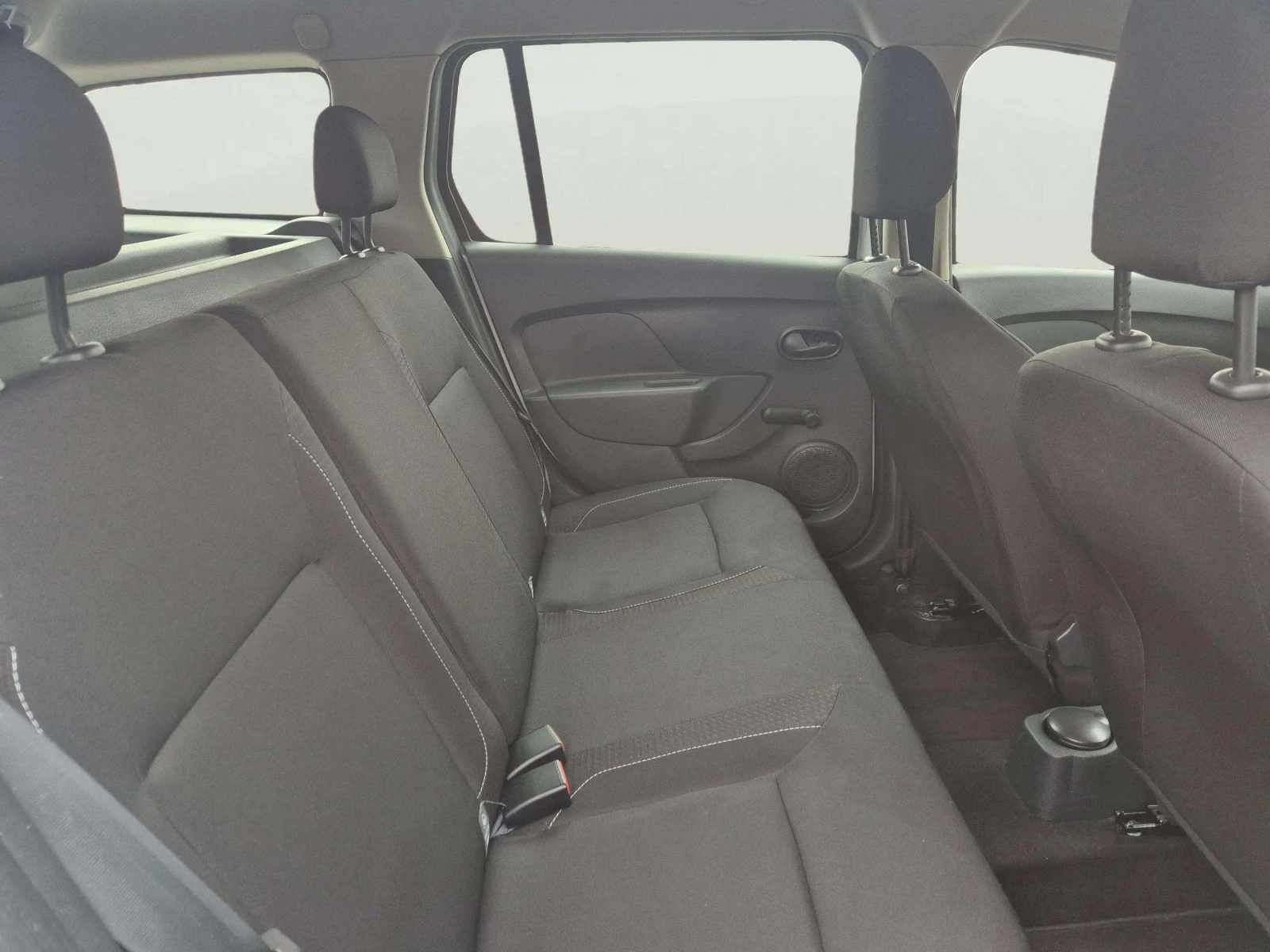 Dacia Logan 1.0 petrol - изображение 9