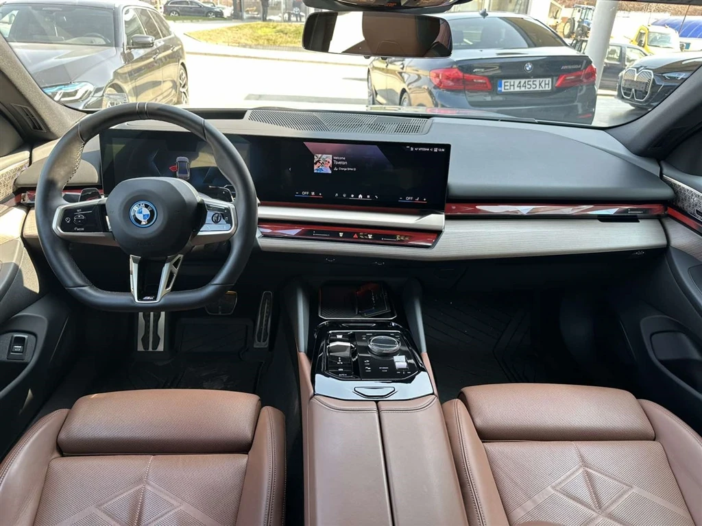 BMW 550 xDrive Sedan, снимка 7 - Автомобили и джипове - 53745973