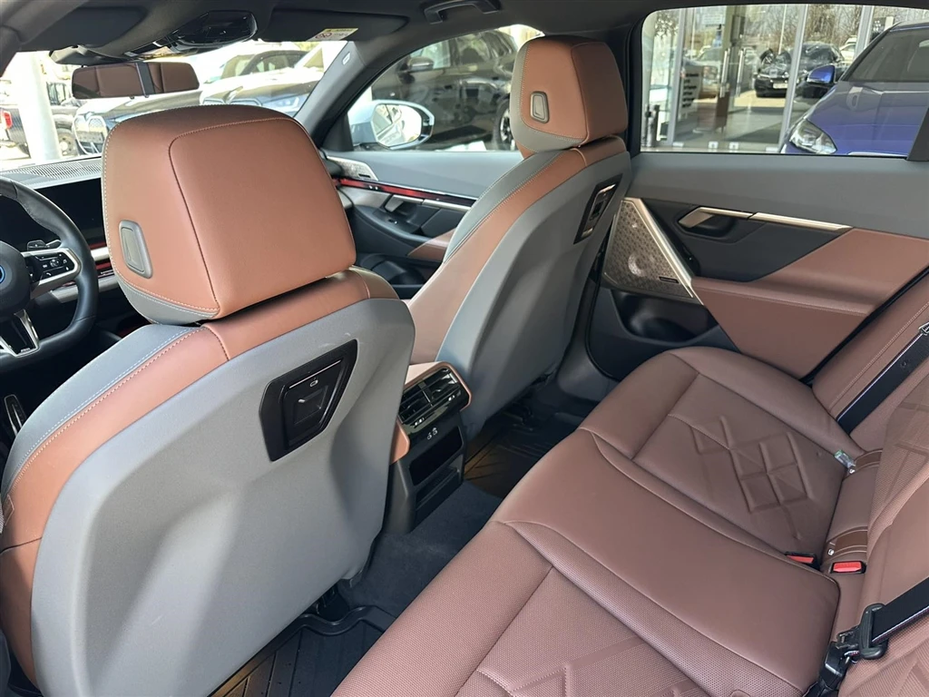 BMW 550 xDrive Sedan, снимка 9 - Автомобили и джипове - 53745973