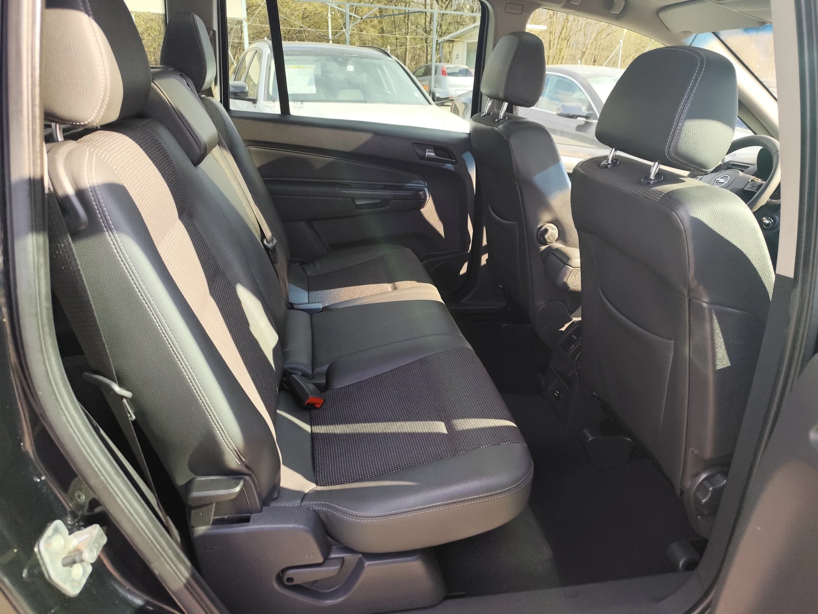 Opel Zafira 1.9CDTi* 7 MECTA* АВТОМАТИК* ПАНОРАМА* , снимка 11 - Автомобили и джипове - 53987698