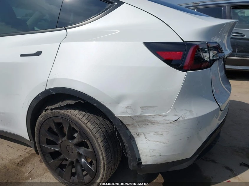 Tesla Model Y Awd/Long Range Dual Motor All-Wheel Drive, снимка 6 - Автомобили и джипове - 54435732