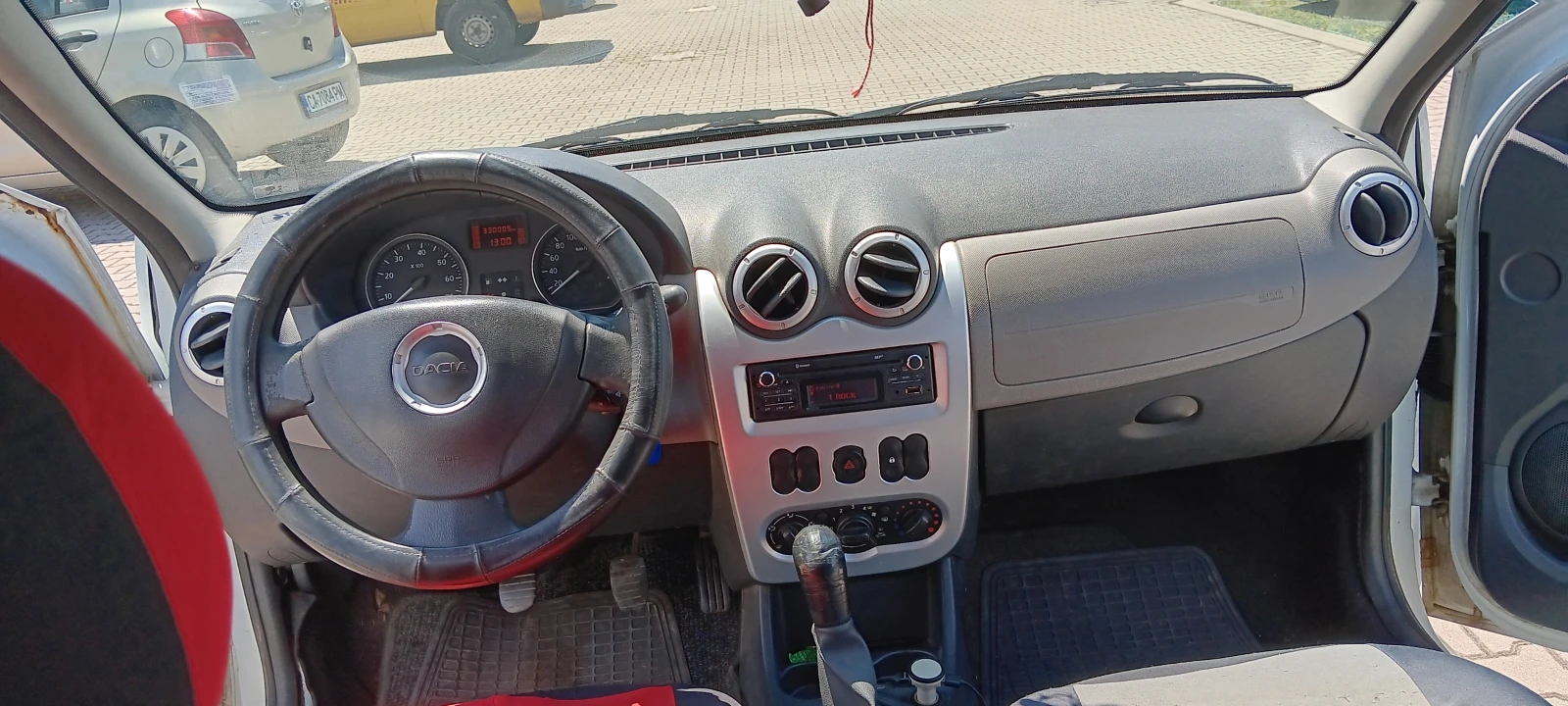 Dacia Logan, снимка 12 - Автомобили и джипове - 54638135