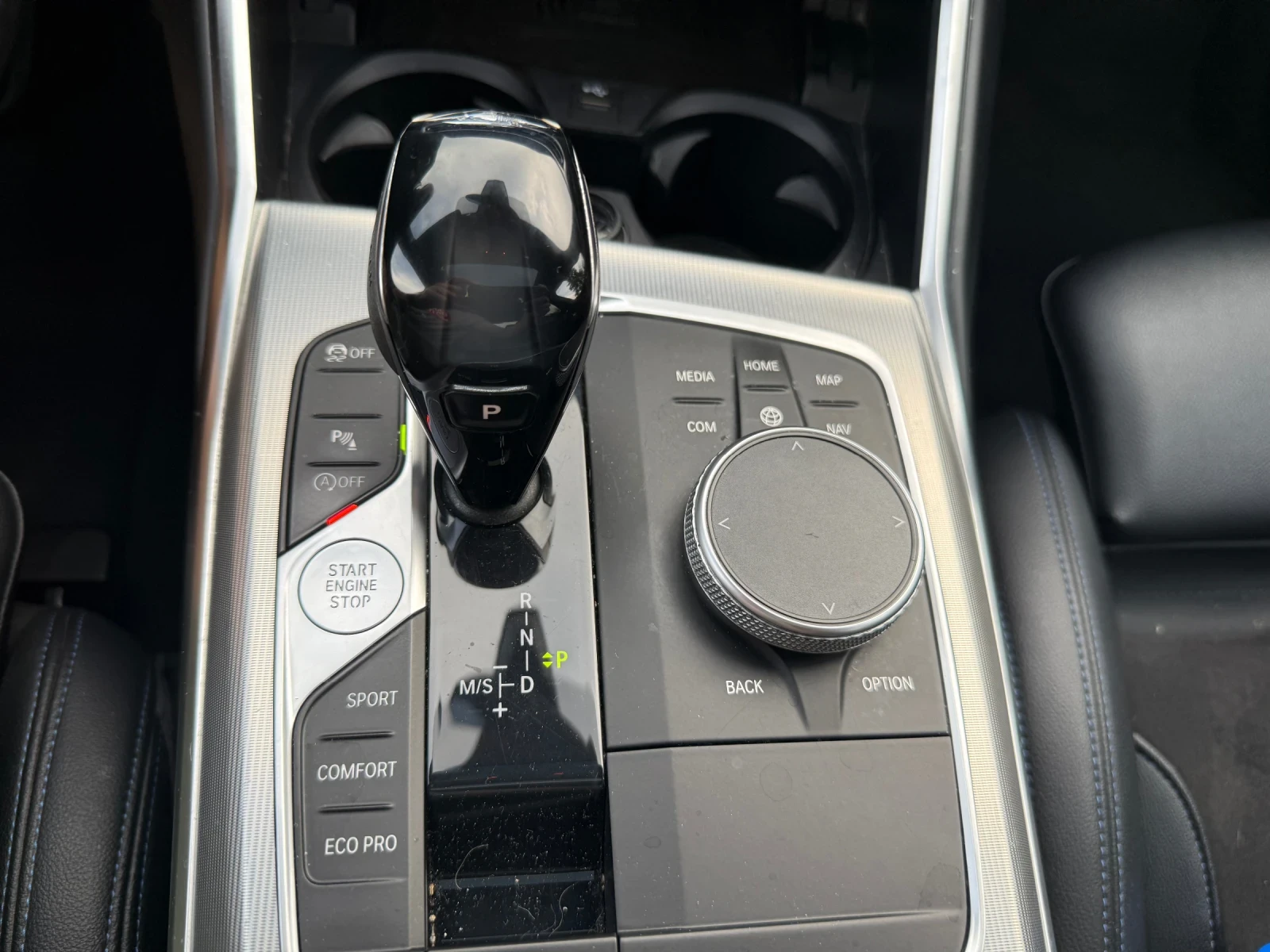 BMW 320 М sport* Head-UP* Laser* Camera* Blind spot, снимка 14 - Автомобили и джипове - 55425549
