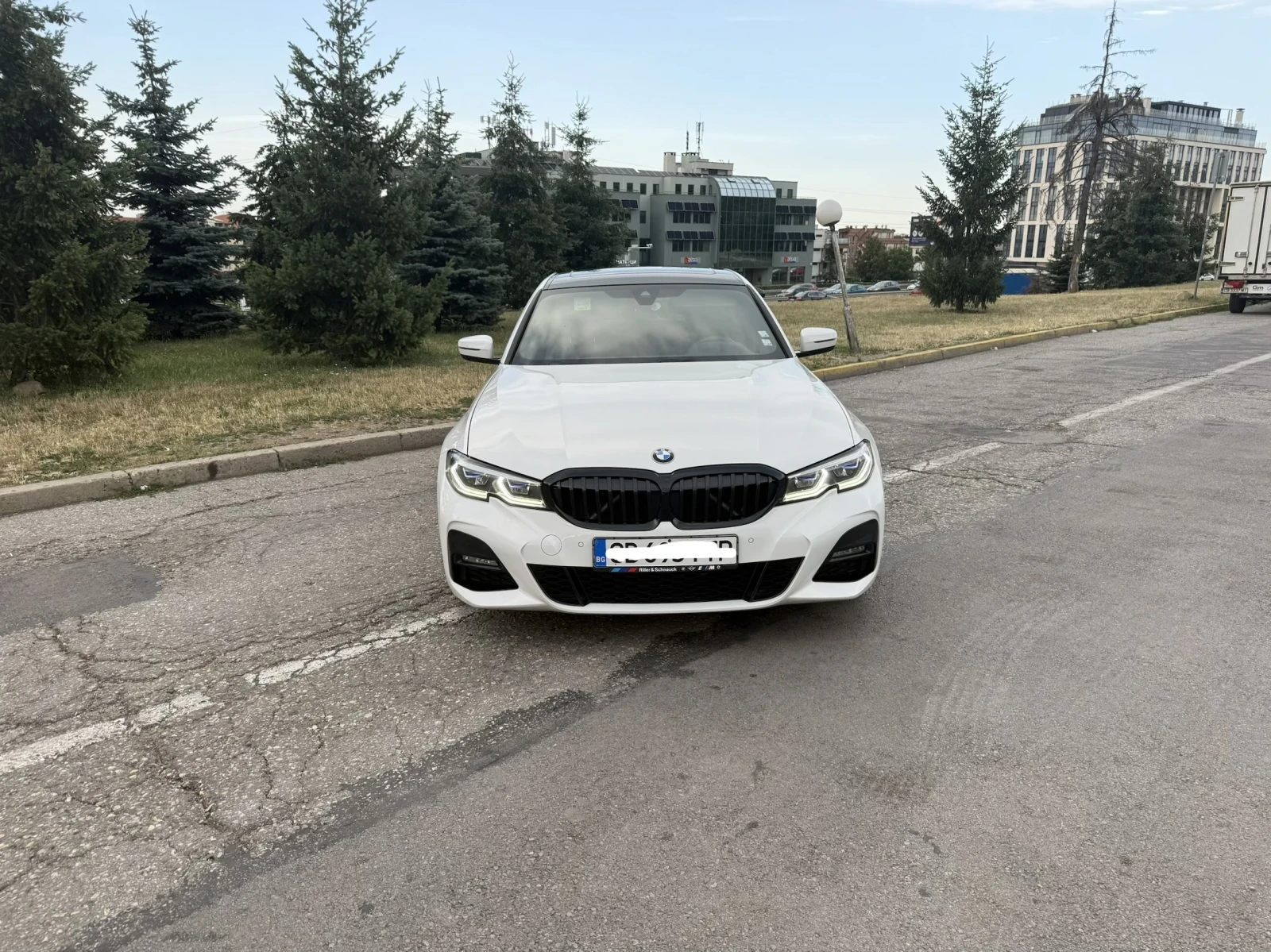 BMW 320 М sport* Head-UP* Laser* Camera* Blind spot, снимка 2 - Автомобили и джипове - 55425549