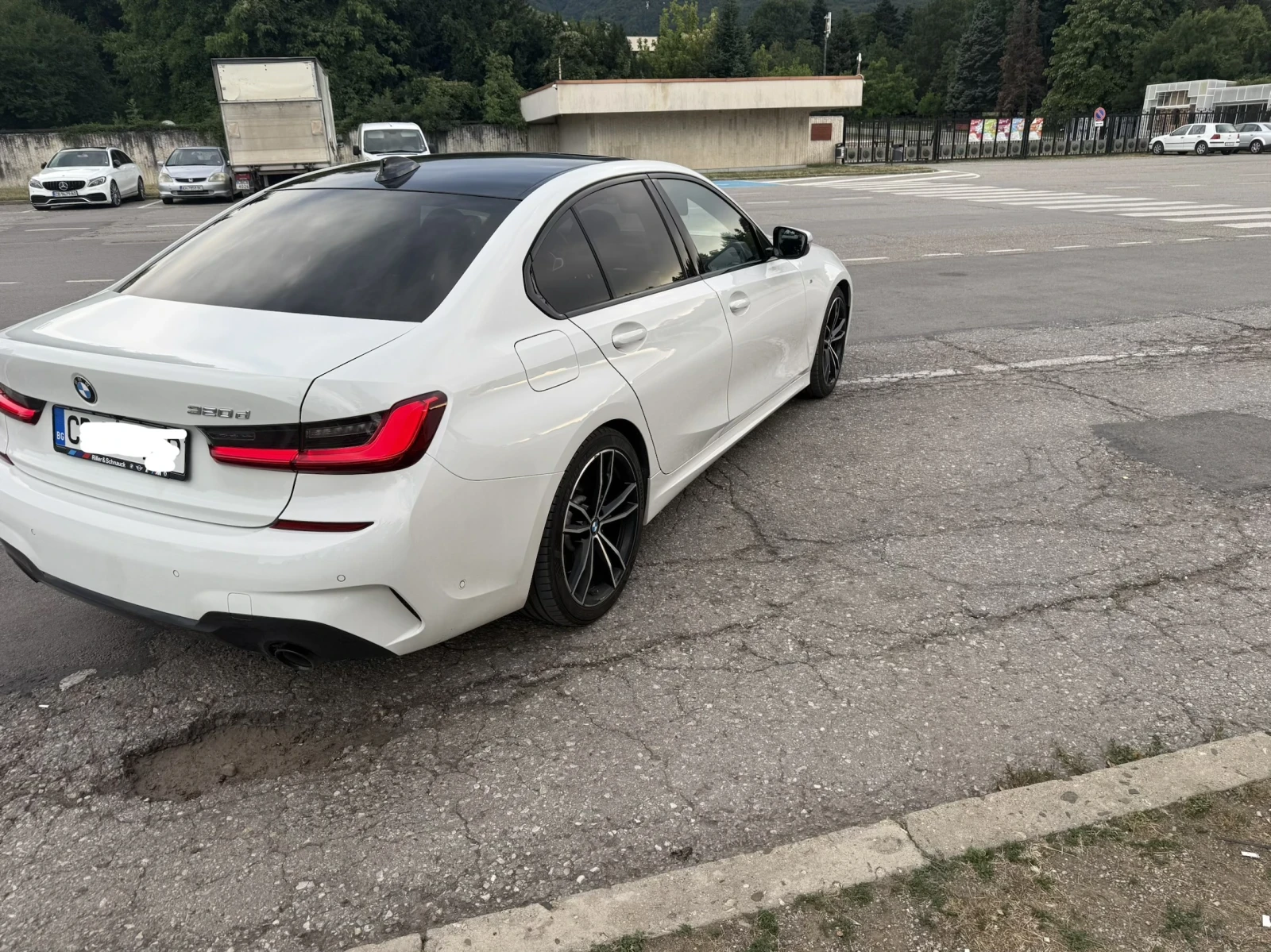 BMW 320 М sport* Head-UP* Laser* Camera* Blind spot, снимка 4 - Автомобили и джипове - 55425549