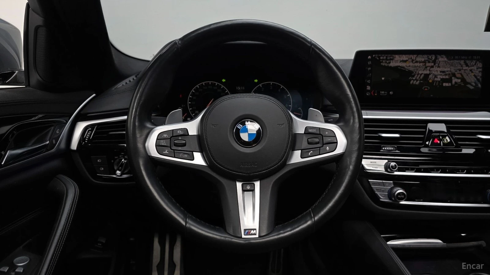 BMW 530 M SPORT PLUS* HUD* КОЖА* ОБДУХВ* НАВИ* ПАНО, снимка 12 - Автомобили и джипове - 55435548