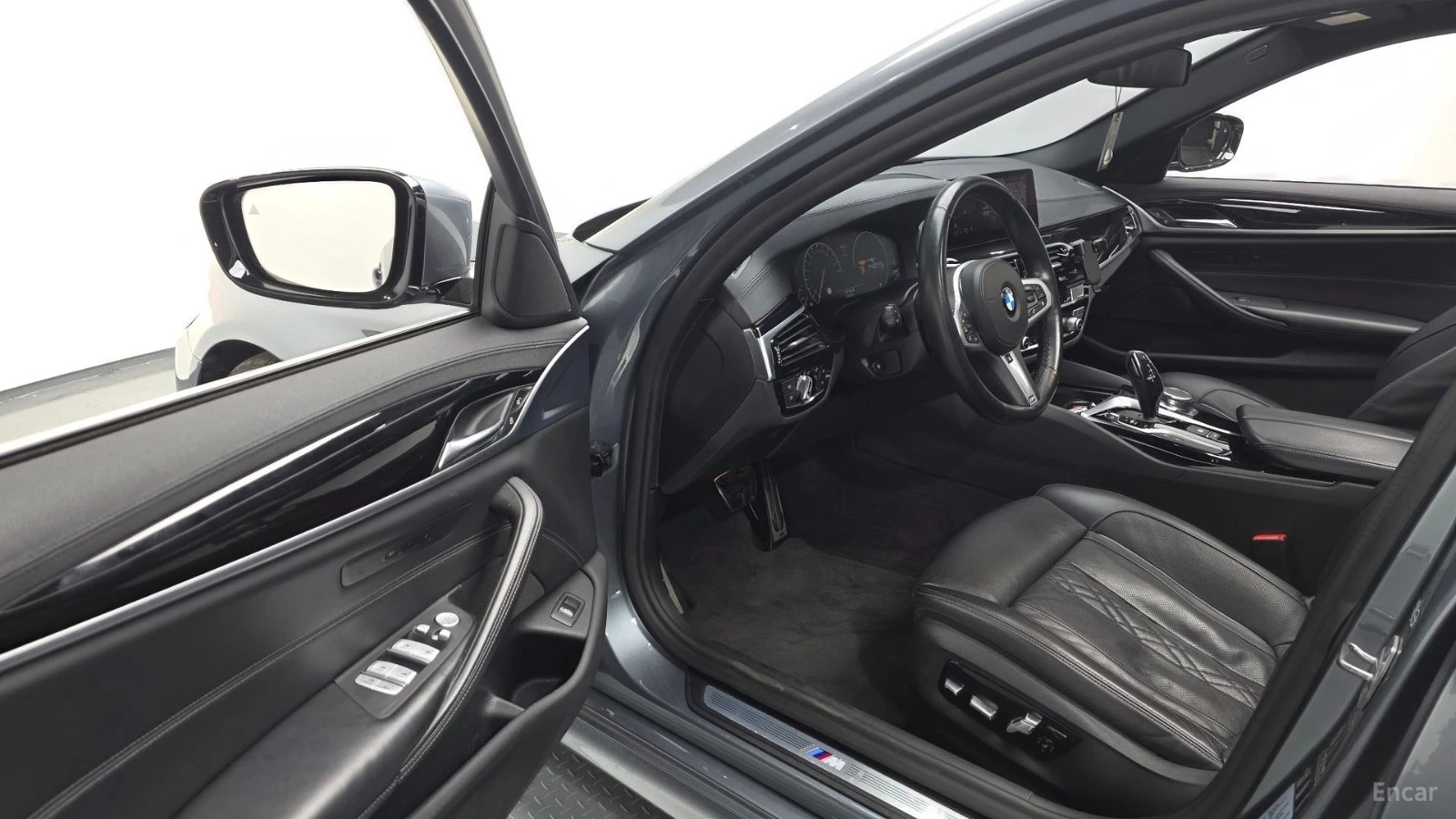BMW 530 M SPORT PLUS* HUD* КОЖА* ОБДУХВ* НАВИ* ПАНО, снимка 8 - Автомобили и джипове - 55435548