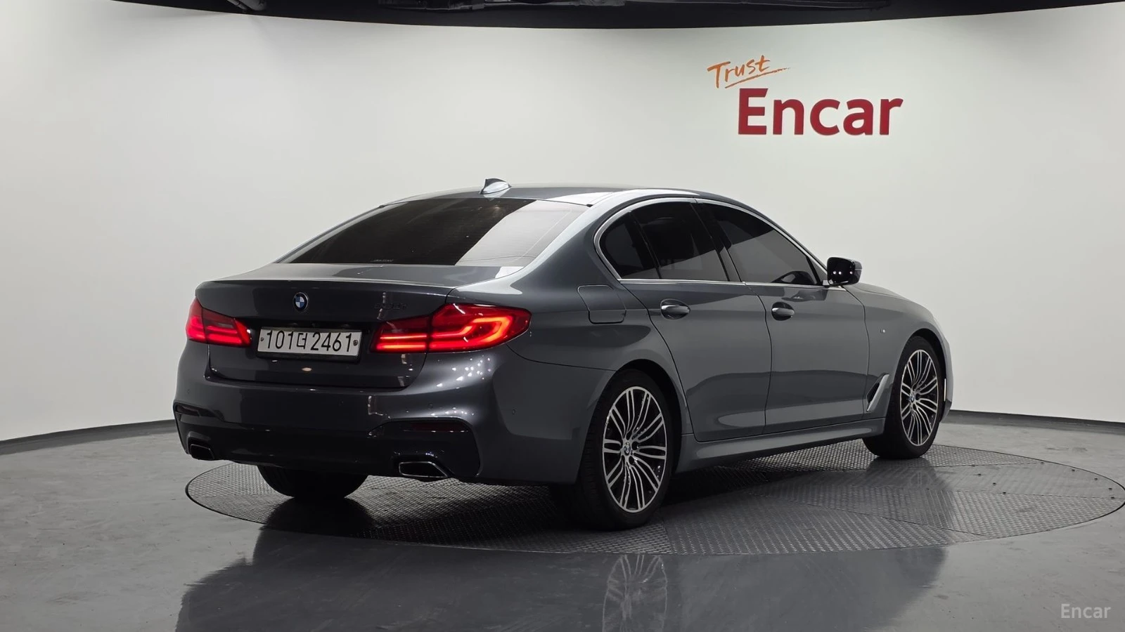 BMW 530 M SPORT PLUS* HUD* КОЖА* ОБДУХВ* НАВИ* ПАНО, снимка 2 - Автомобили и джипове - 55435548