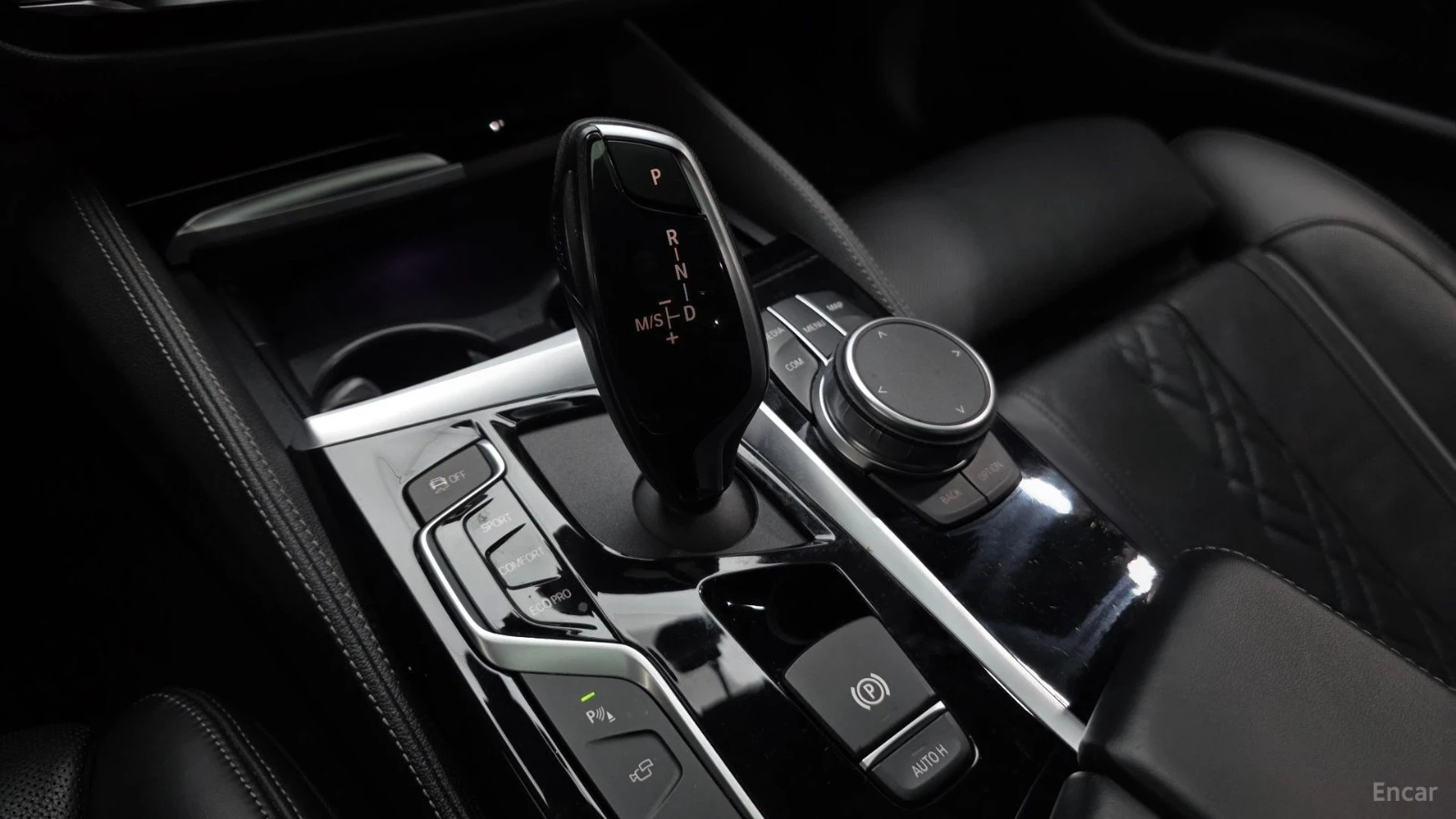 BMW 530 M SPORT PLUS* HUD* КОЖА* ОБДУХВ* НАВИ* ПАНО, снимка 7 - Автомобили и джипове - 55435548