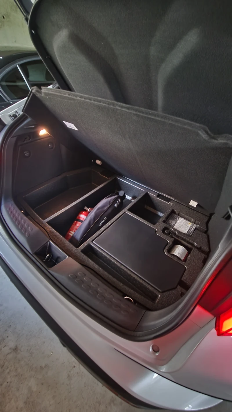 Toyota C-HR 2.0 e-CVT, снимка 10 - Автомобили и джипове - 51278197