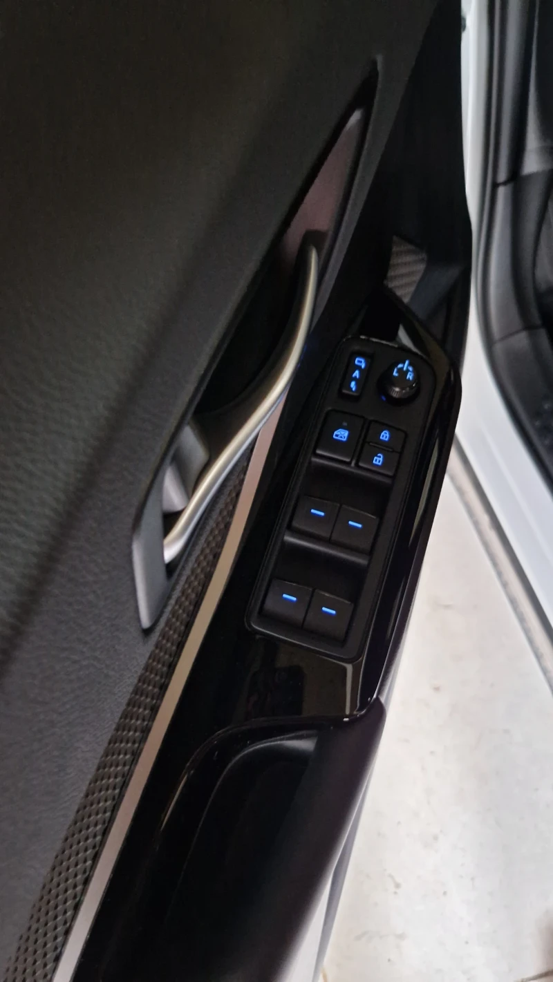 Toyota C-HR 2.0 e-CVT, снимка 14 - Автомобили и джипове - 51278197
