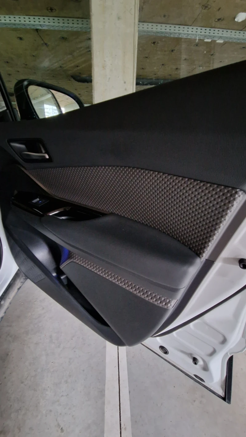 Toyota C-HR 2.0 e-CVT, снимка 8 - Автомобили и джипове - 51278197