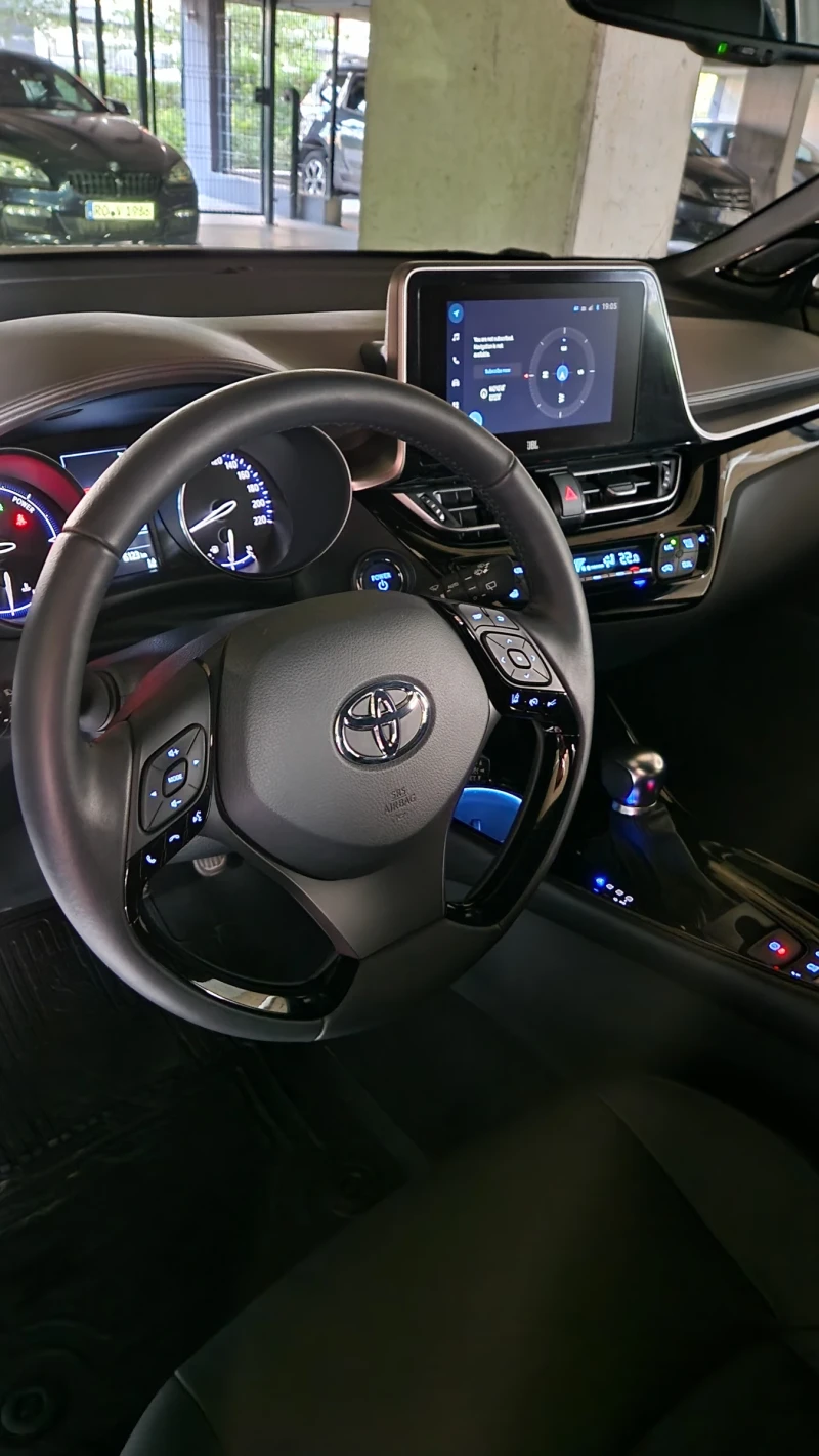 Toyota C-HR 2.0 e-CVT, снимка 13 - Автомобили и джипове - 51278197