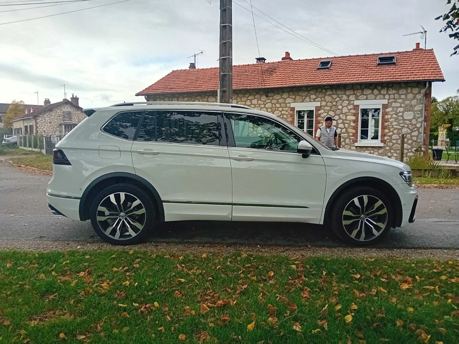 VW Tiguan ALL SPACE R-LINE 240кс - изображение 4