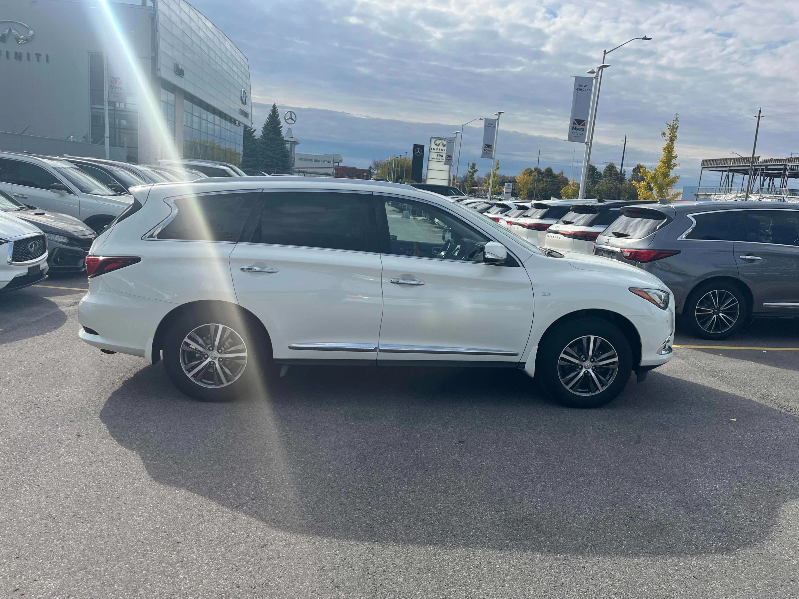 Infiniti QX60 * Essential AWD * CARFAX *    | Mobile.bg   4