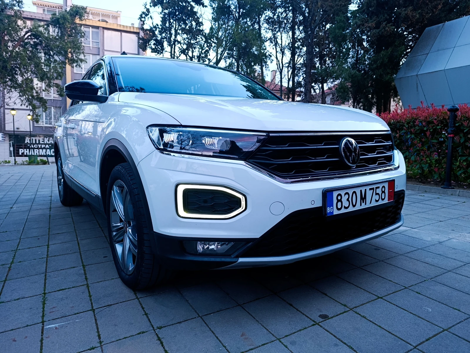 VW T-Roc 2.0TDI Elegance 150кс Digital Distr LED Кожа , снимка 3 - Автомобили и джипове - 54144460