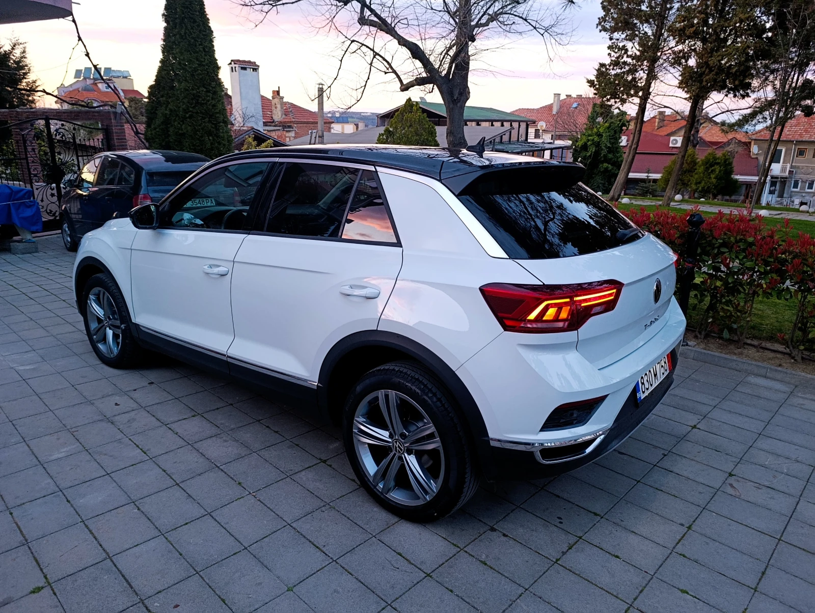 VW T-Roc 2.0TDI Elegance 150кс Digital Distr LED Кожа , снимка 4 - Автомобили и джипове - 54144460