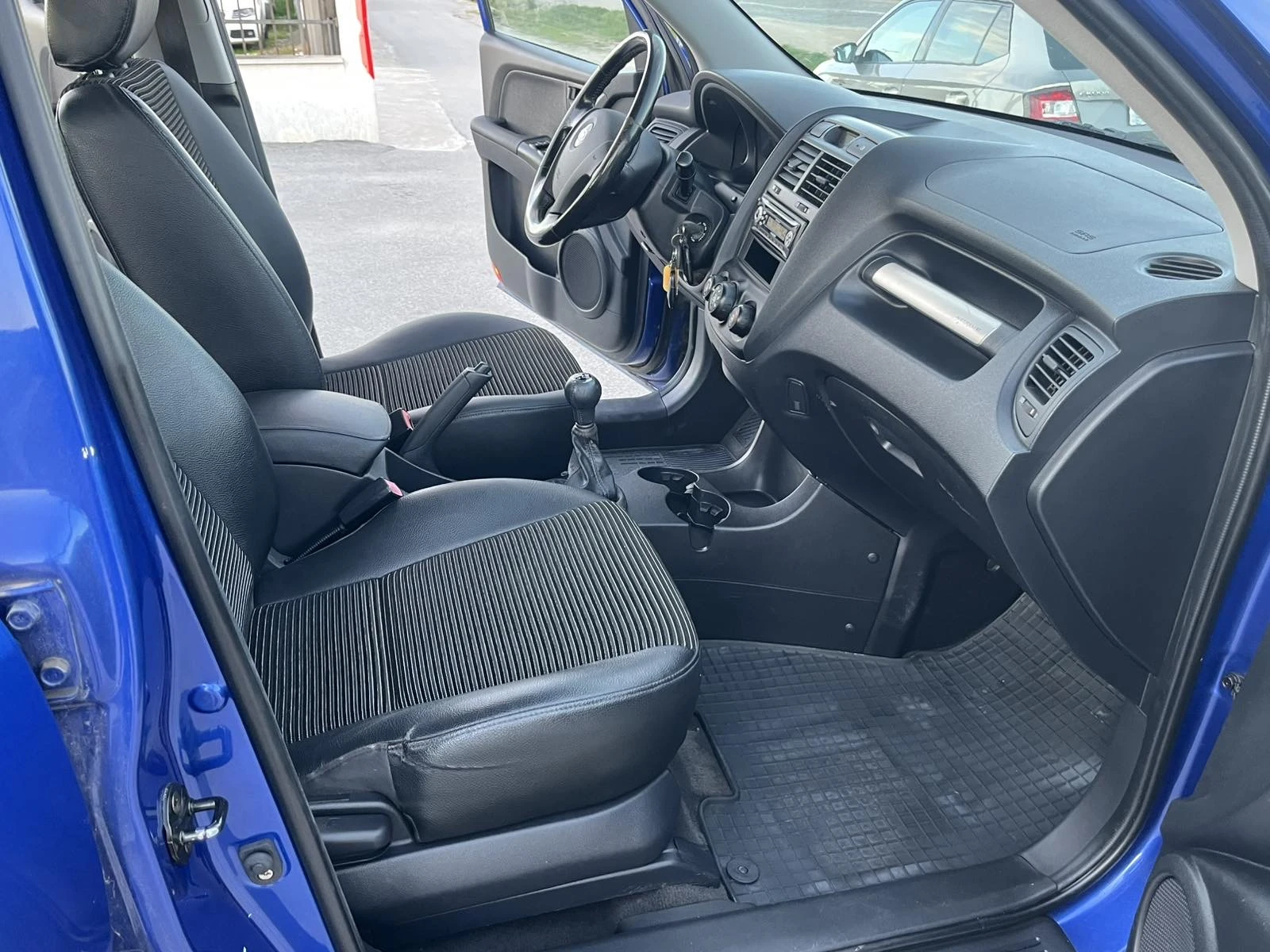 Kia Sportage 2.0CRDI 113кс 134 000км  4X4 КЛИМАТИК, снимка 11 - Автомобили и джипове - 54163193