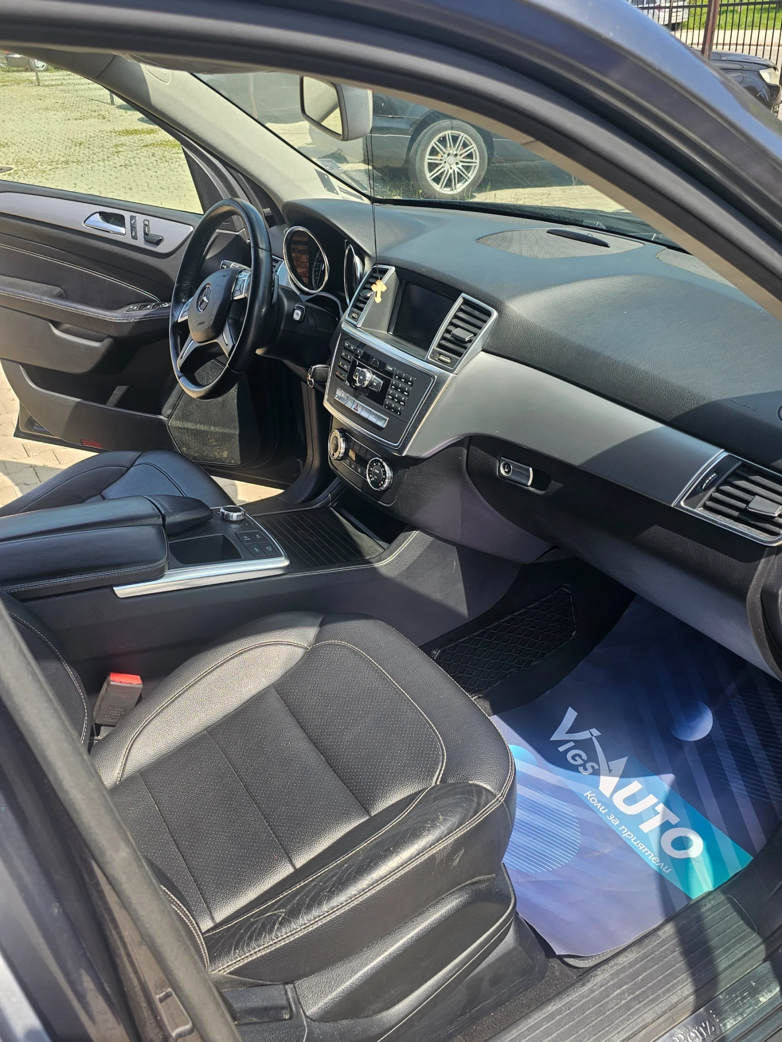 Mercedes-Benz ML 350 Bluetec 4 Matic, снимка 7 - Автомобили и джипове - 54342704