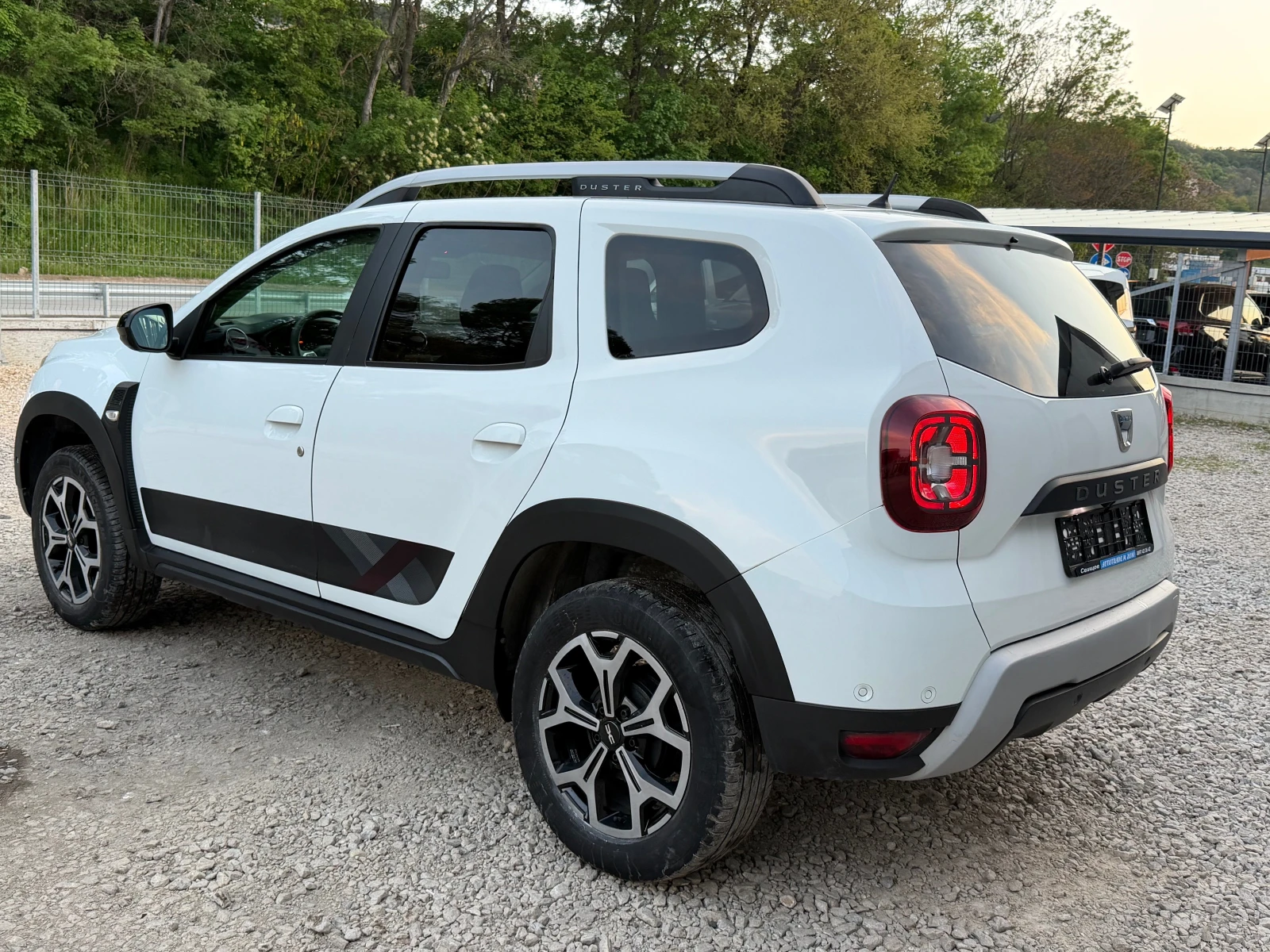 Dacia Duster 1.6BENZIN* LPG* 360CAMERA* NAVI* , снимка 6 - Автомобили и джипове - 54561823