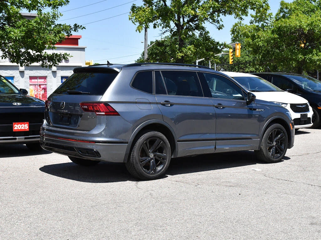 VW Tiguan R-LINE BLACK* 4MOTION* DISTRONIC* ПАНОРАМА* КАМЕРА, снимка 3 - Автомобили и джипове - 55133529