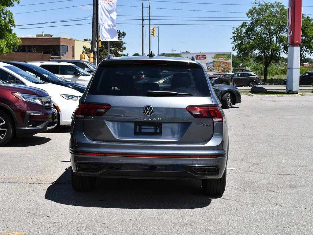 VW Tiguan R-LINE BLACK* 4MOTION* DISTRONIC* ПАНОРАМА* КАМЕРА, снимка 4 - Автомобили и джипове - 55133529