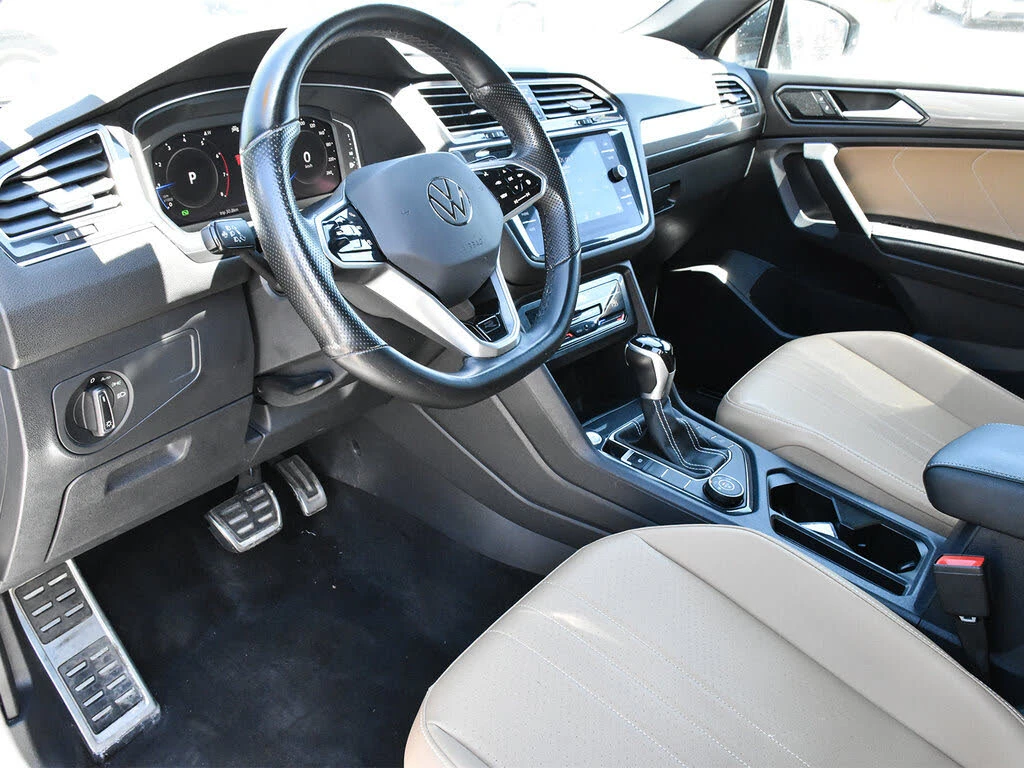 VW Tiguan R-LINE BLACK* 4MOTION* DISTRONIC* ПАНОРАМА* КАМЕРА, снимка 6 - Автомобили и джипове - 55133529