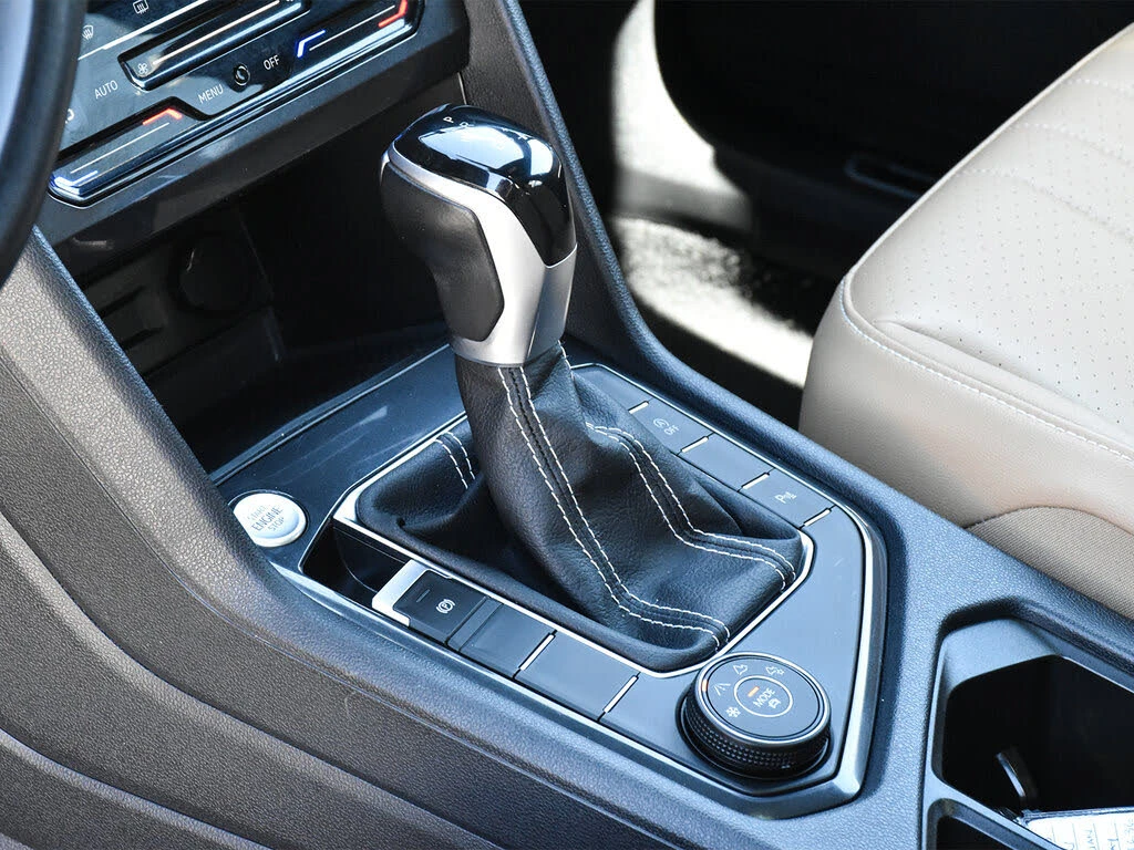 VW Tiguan R-LINE BLACK* 4MOTION* DISTRONIC* ПАНОРАМА* КАМЕРА, снимка 13 - Автомобили и джипове - 55133529
