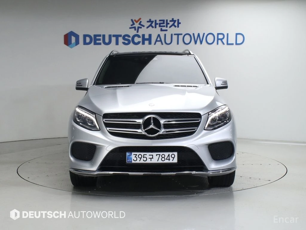 Mercedes-Benz GLE 350 AMG* LINE* ПОДГРЕВ* ОБДУХВАНЕ* КАМЕРА* ПАНОРАМА* , снимка 3 - Автомобили и джипове - 55269671