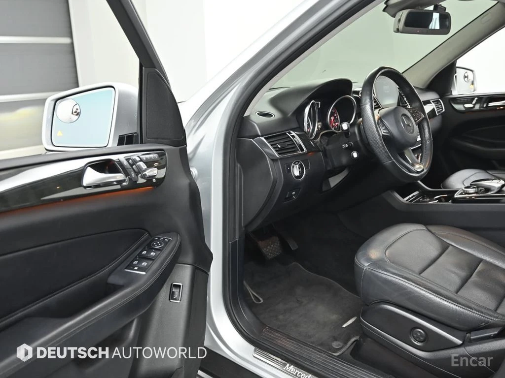 Mercedes-Benz GLE 350 AMG* LINE* ПОДГРЕВ* ОБДУХВАНЕ* КАМЕРА* ПАНОРАМА* , снимка 5 - Автомобили и джипове - 55269671
