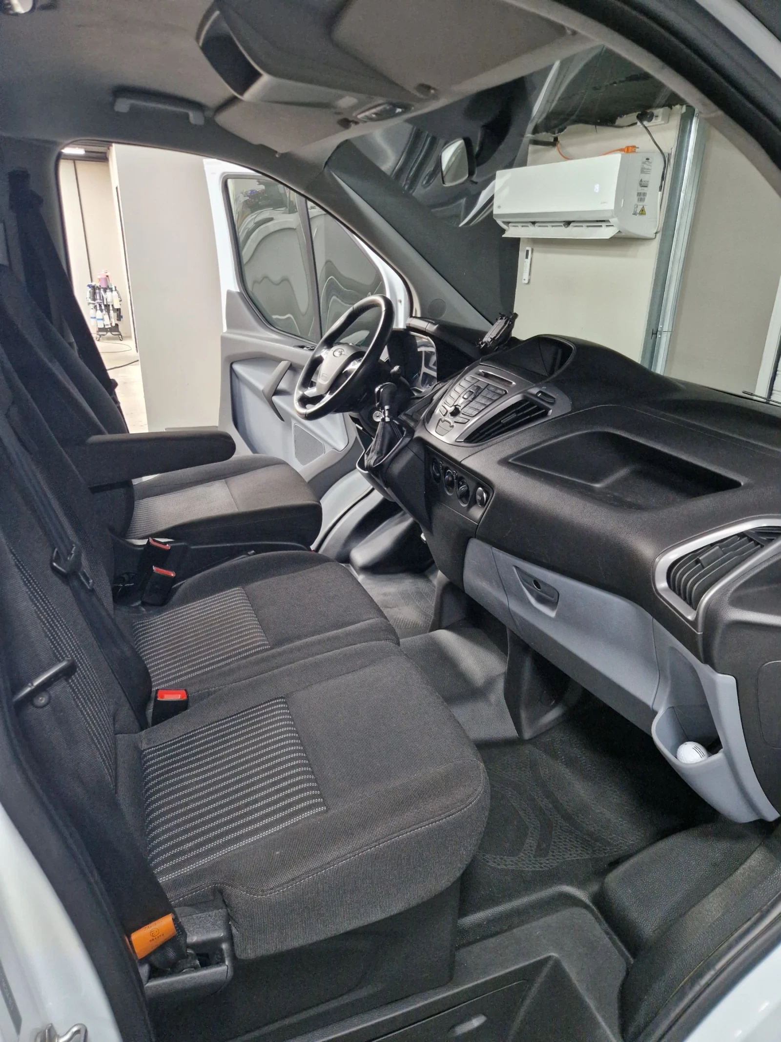 Ford Transit Custom 2.0 ВЕРИГА! ОБСЛУЖЕН!ДВЕ СТРАНИЧНИ ВРАТИ!, снимка 8 - Бусове и автобуси - 54372505