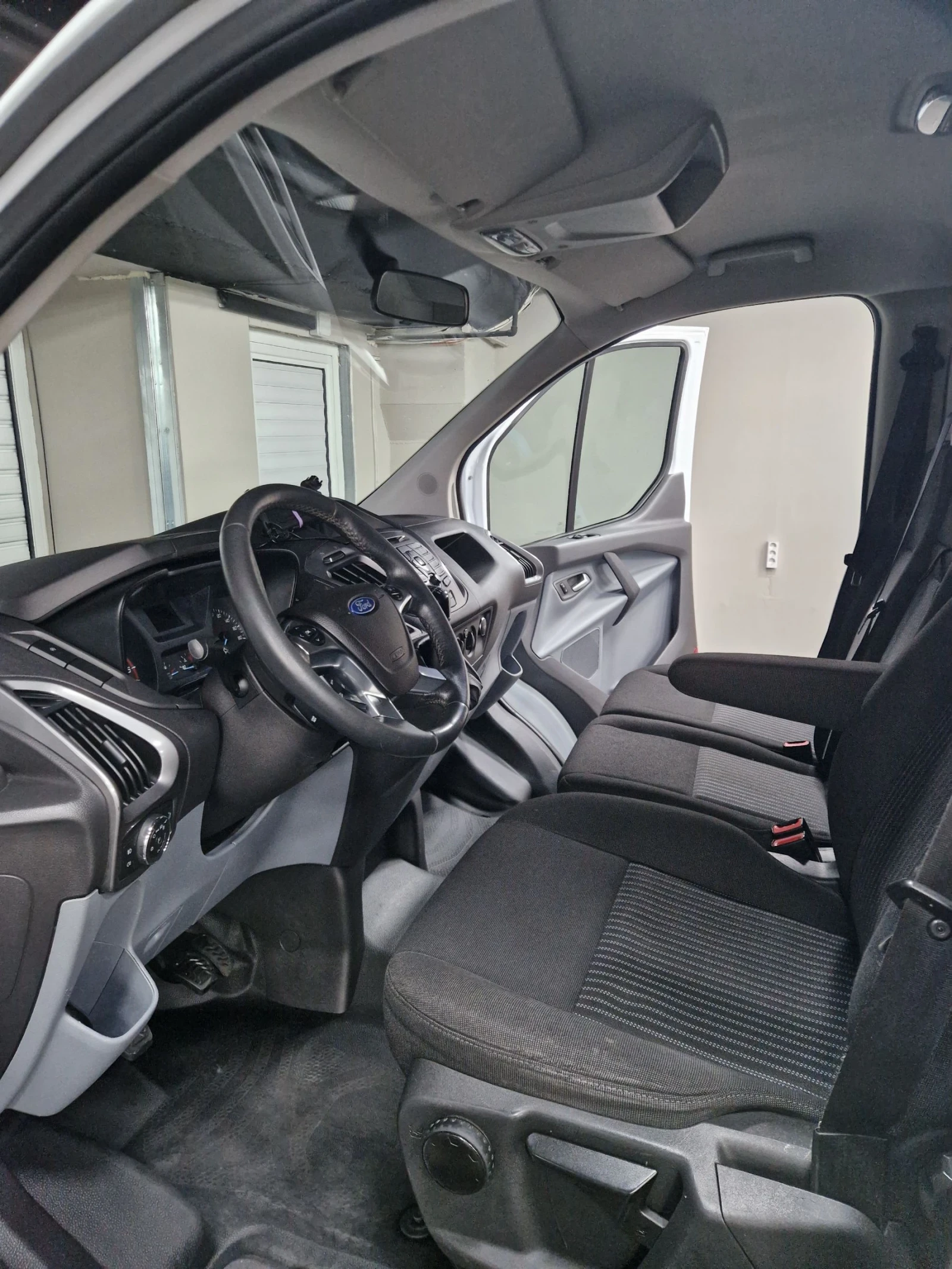 Ford Transit Custom 2.0 ВЕРИГА! ОБСЛУЖЕН!ДВЕ СТРАНИЧНИ ВРАТИ!, снимка 9 - Бусове и автобуси - 54372505