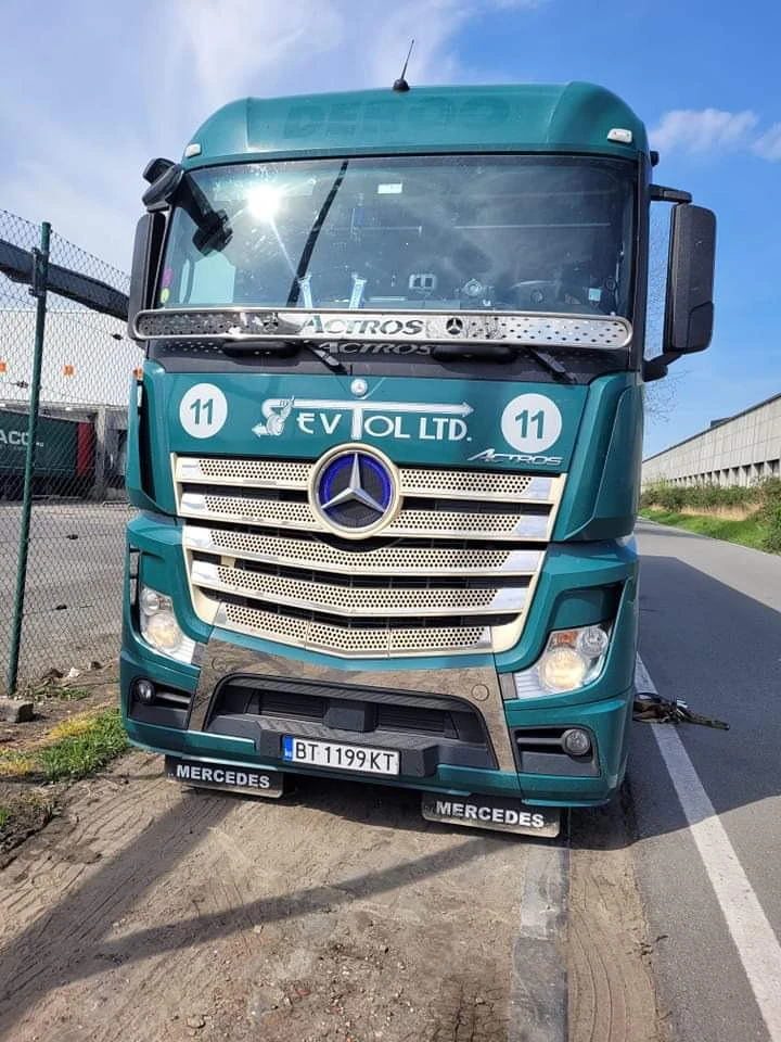 Mercedes-Benz Actros, снимка 3 - Камиони - 47470278